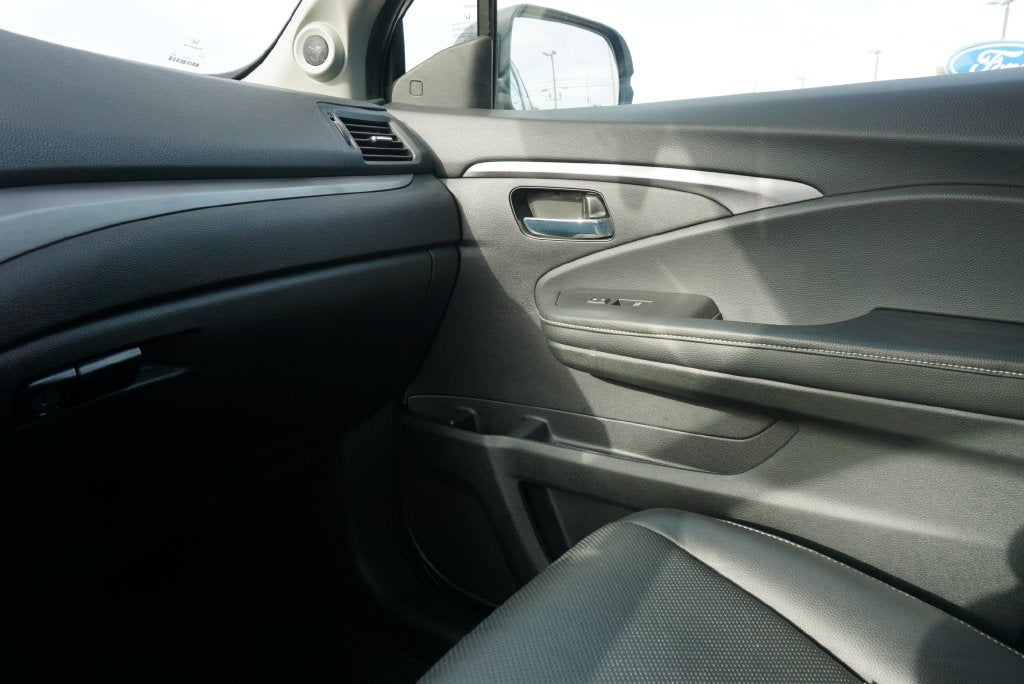 2025 Honda Ridgeline RTL Crew Cab 4x4 Heated Leather Moonroof