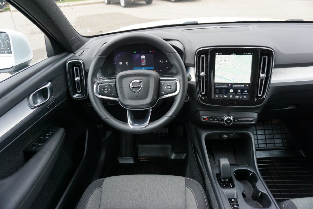 2024 Volvo XC40 B5 Core AWD NAVIGATION HEATED SEATS RAR CAMERA