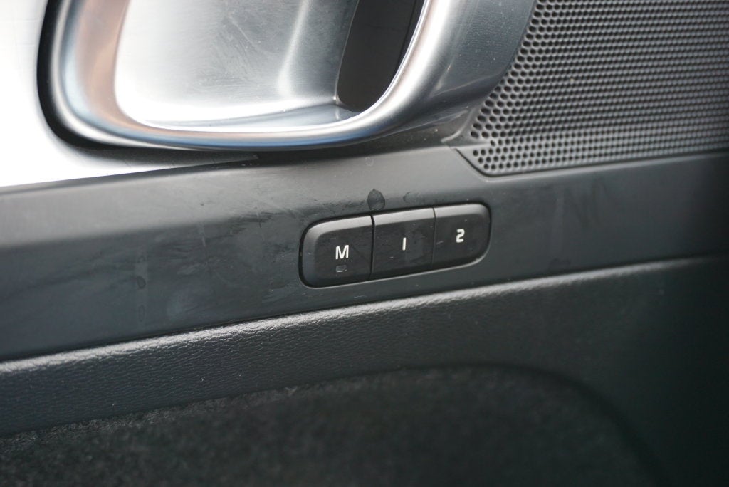2024 Volvo XC40 B5 Core AWD NAVIGATION HEATED SEATS RAR CAMERA