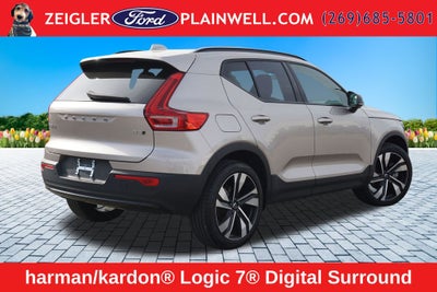 2024 Volvo XC40 B5 Plus Dark Theme