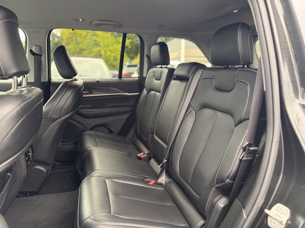 2023 Jeep Grand Cherokee Limited * Certified Pre-Owned *