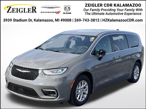 2025 Chrysler Pacifica Select * Certified Pre-Owned *