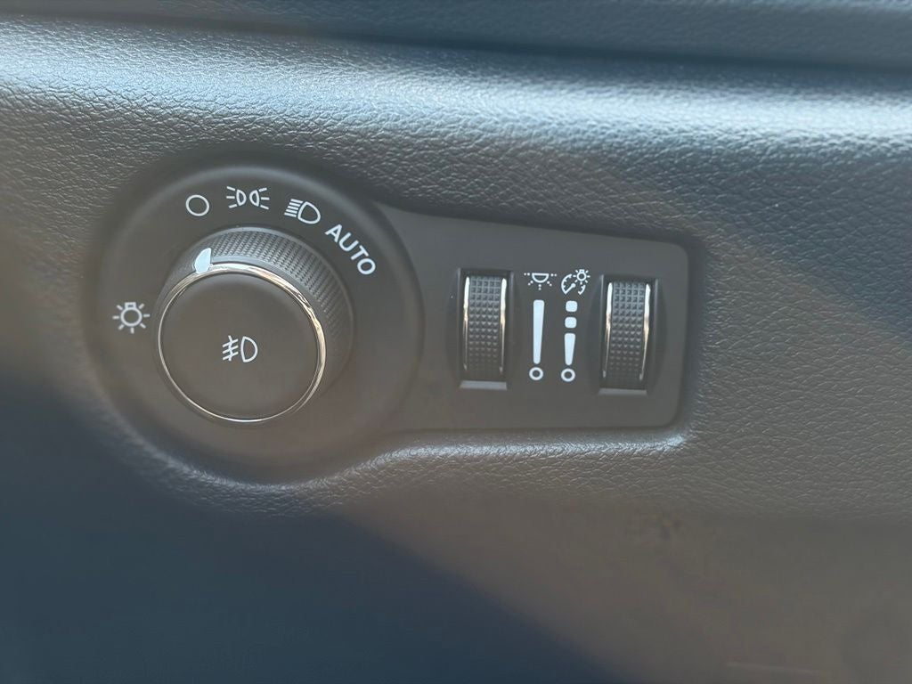 2025 Chrysler Pacifica Select * Certified Pre-Owned *