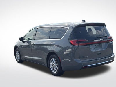 2025 Chrysler Pacifica Select * Certified Pre-Owned *