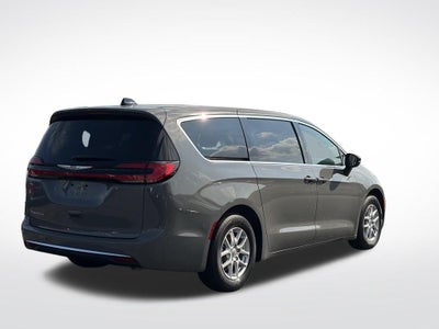 2025 Chrysler Pacifica Select * Certified Pre-Owned *