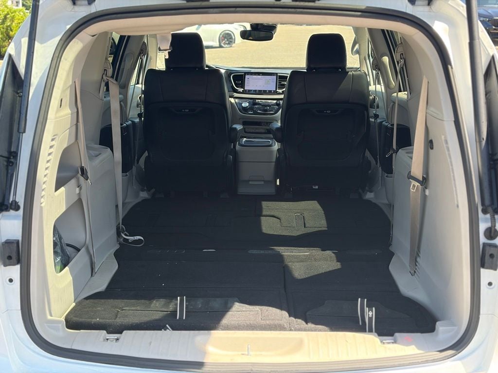 2024 Chrysler Pacifica Touring L * Certified Pre-Owned *