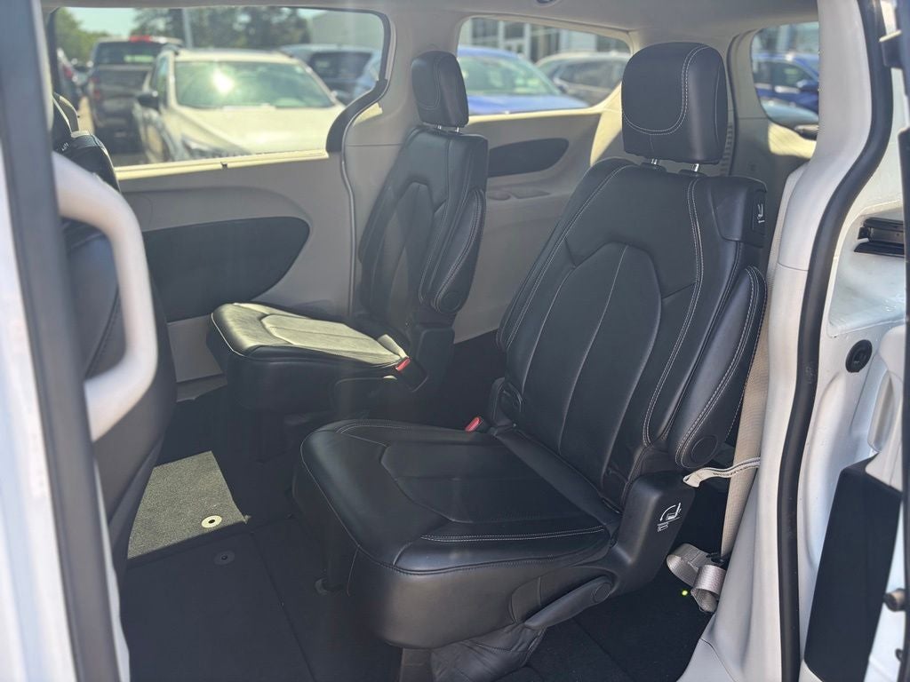 2024 Chrysler Pacifica Touring L * Certified Pre-Owned *