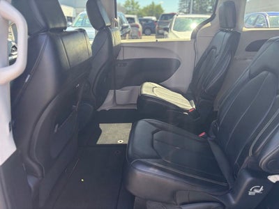 2024 Chrysler Pacifica Touring L * Certified Pre-Owned *
