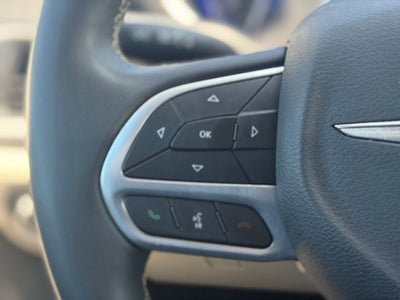 2024 Chrysler Pacifica Touring L * Certified Pre-Owned *