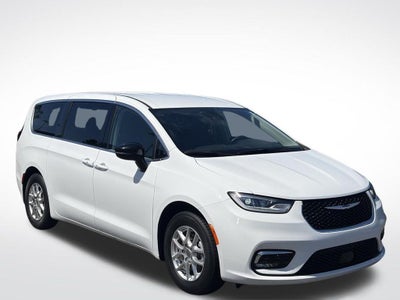 2024 Chrysler Pacifica Touring L * Certified Pre-Owned *