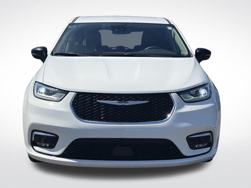 2024 Chrysler Pacifica Touring L * Certified Pre-Owned *