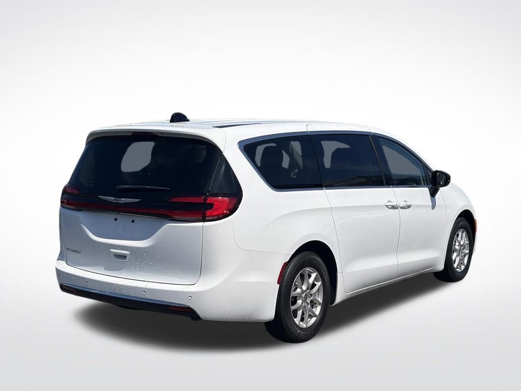 2024 Chrysler Pacifica Touring L * Certified Pre-Owned *