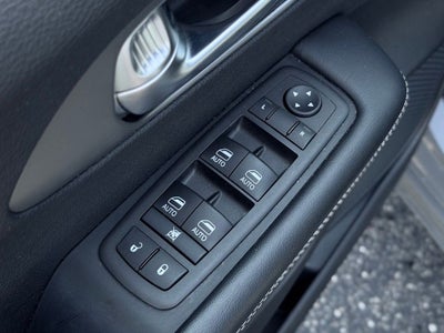 2025 Chrysler Pacifica Select * Certified Pre-Owned *