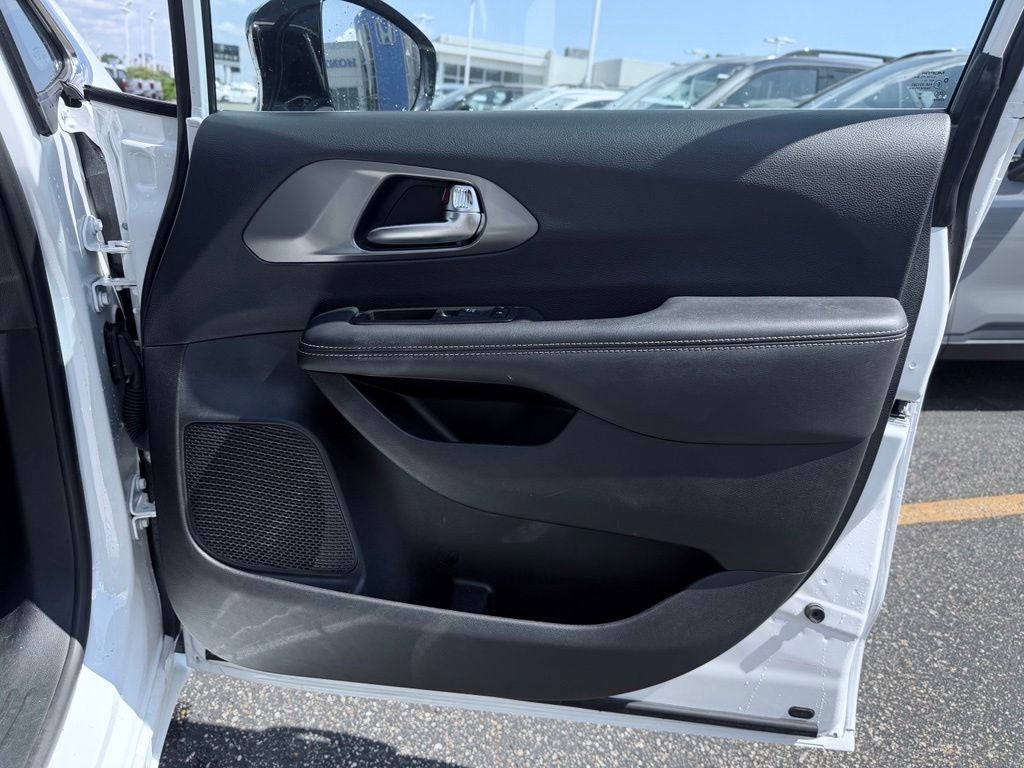 2025 Chrysler Pacifica Select * Certified Pre-Owned *
