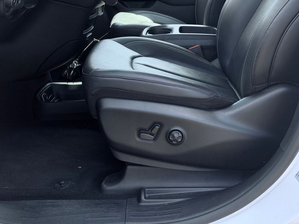 2025 Chrysler Pacifica Select * Certified Pre-Owned *