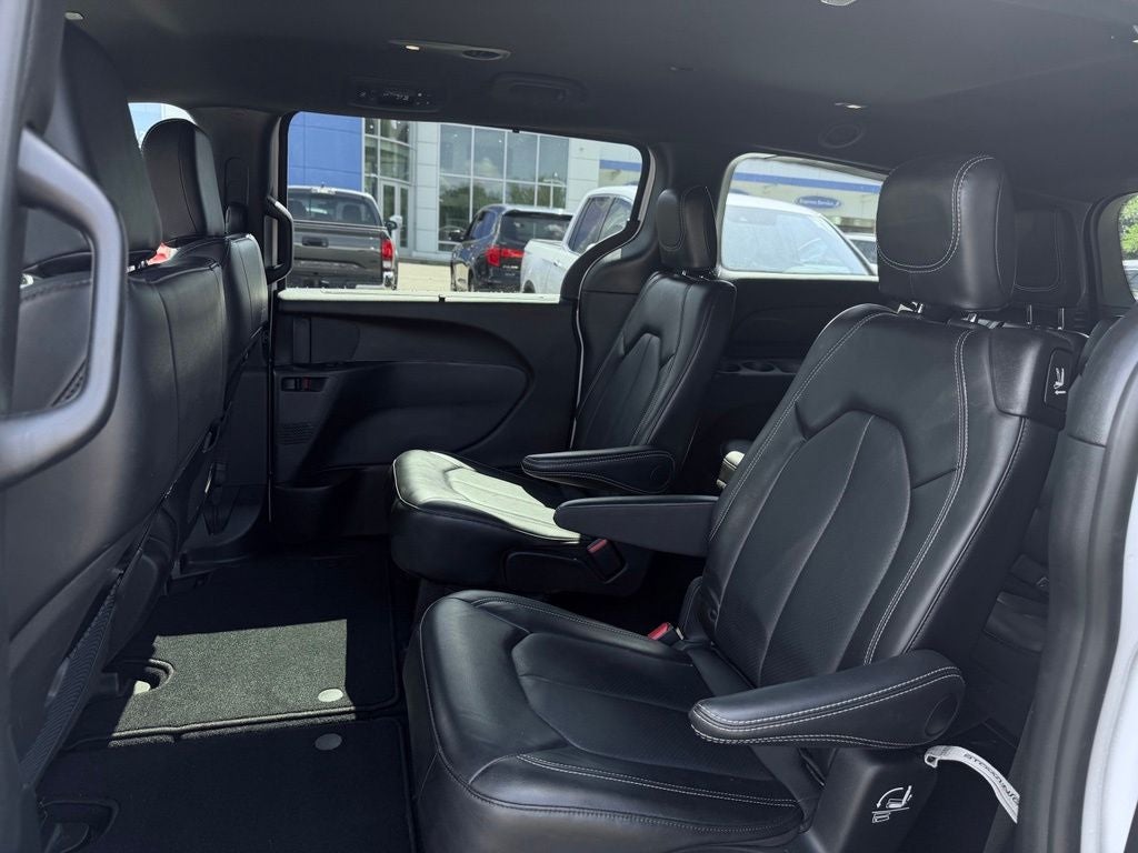 2025 Chrysler Pacifica Select * Certified Pre-Owned *