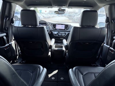 2025 Chrysler Pacifica Select * Certified Pre-Owned *