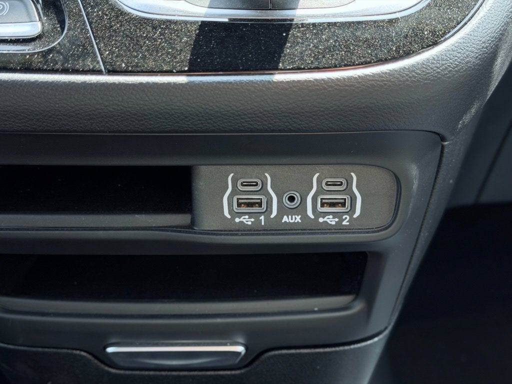 2025 Chrysler Pacifica Select * Certified Pre-Owned *