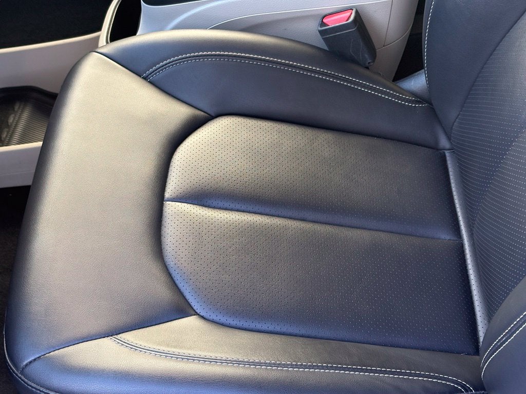 2024 Chrysler Pacifica Touring L * Certified Pre-Owned *
