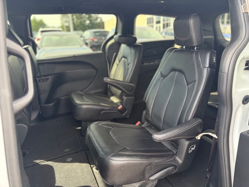 2025 Chrysler Pacifica Select