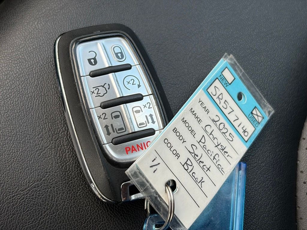 2025 Chrysler Pacifica Select