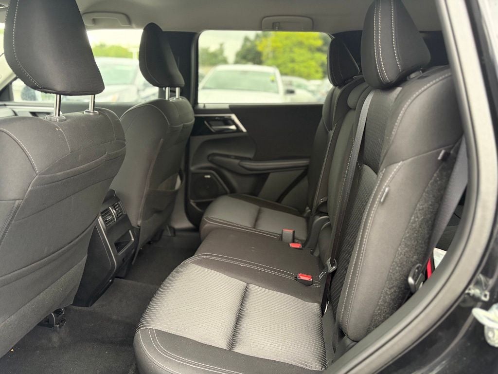 2025 Mitsubishi Outlander ES