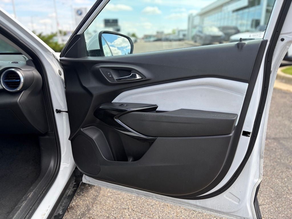 2025 Chevrolet Trax FWD LT