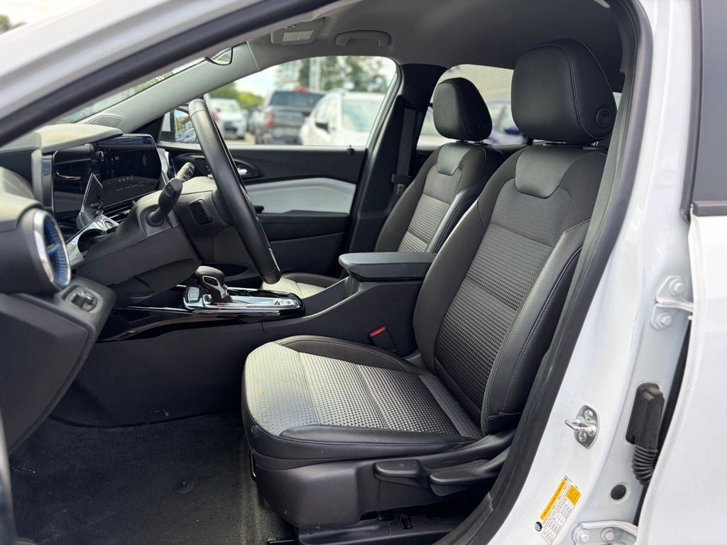 2025 Chevrolet Trax FWD LT