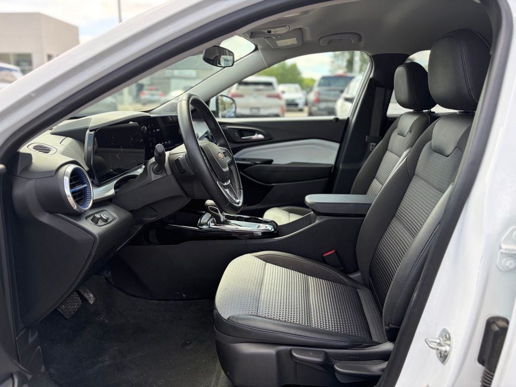 2025 Chevrolet Trax FWD LT