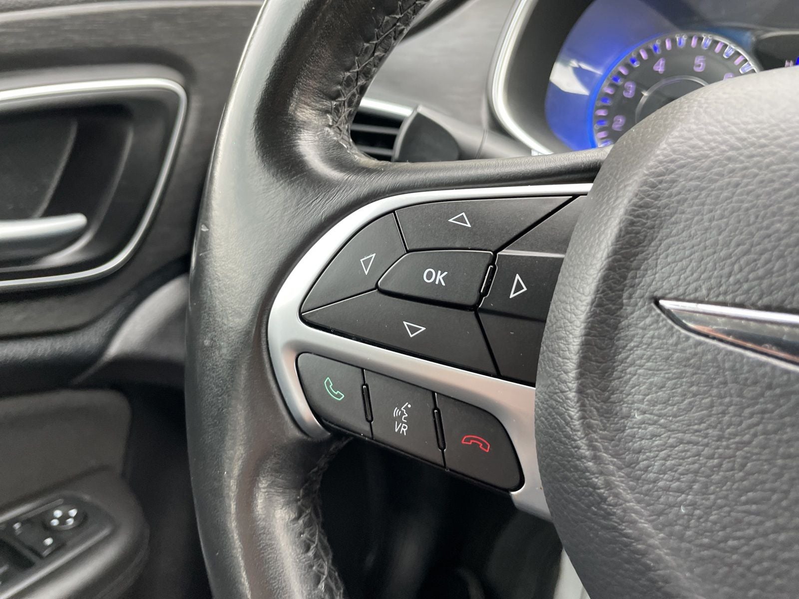 2017 Chrysler 200 LX