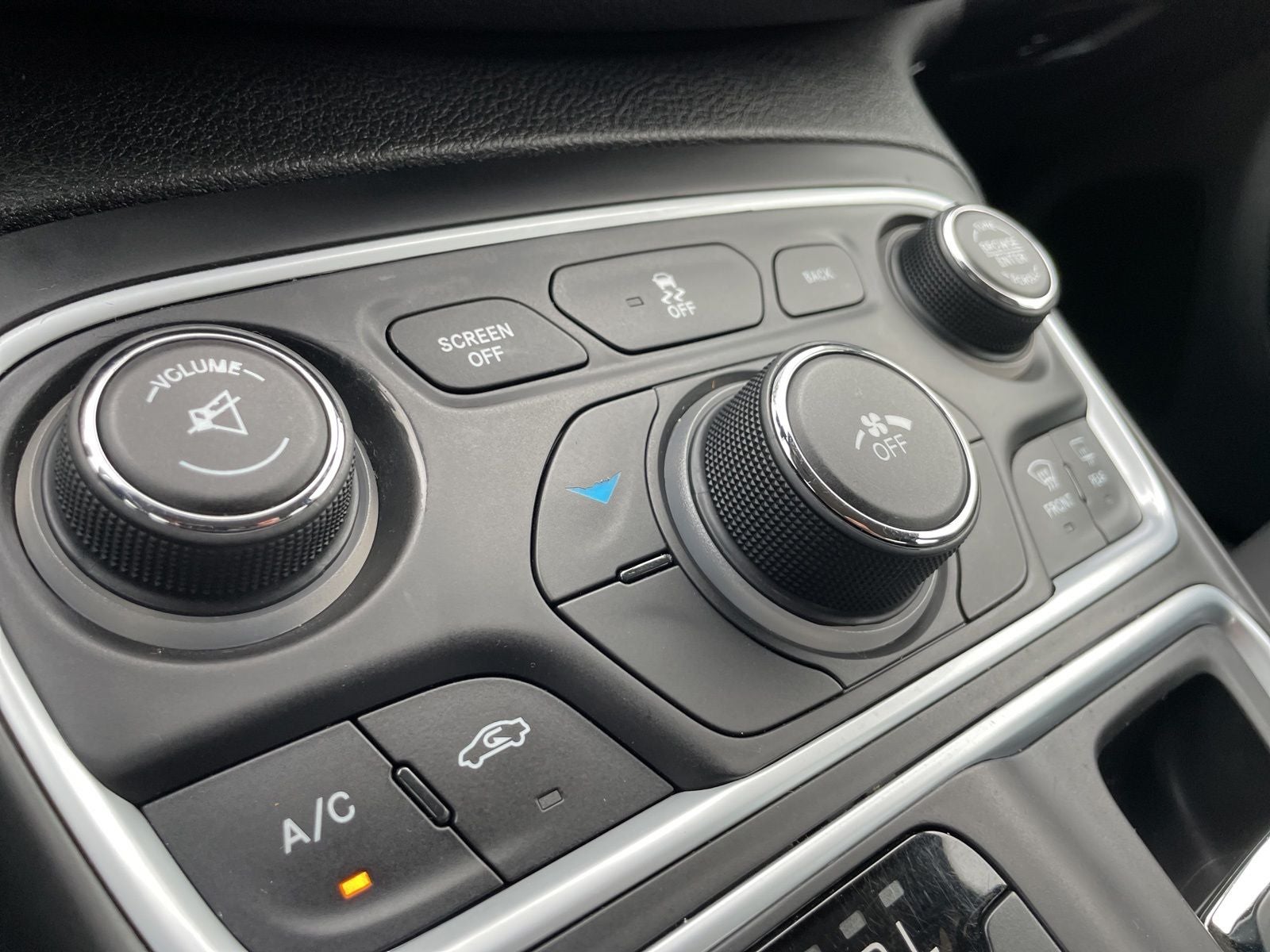 2017 Chrysler 200 LX