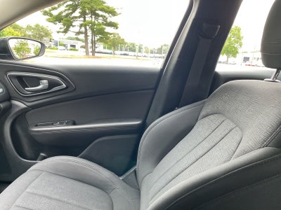 2017 Chrysler 200 LX