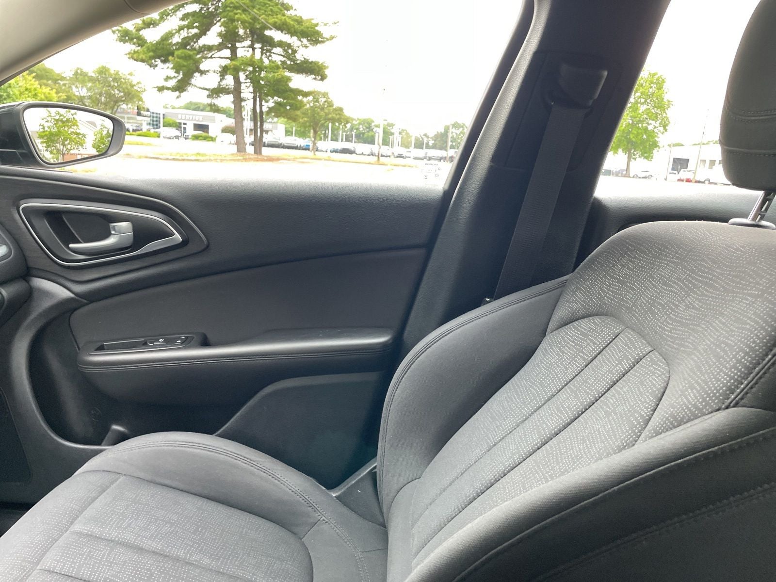 2017 Chrysler 200 LX