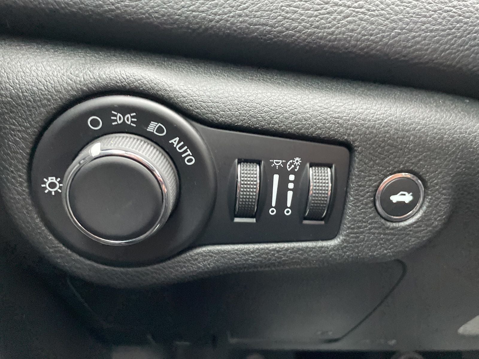 2017 Chrysler 200 LX
