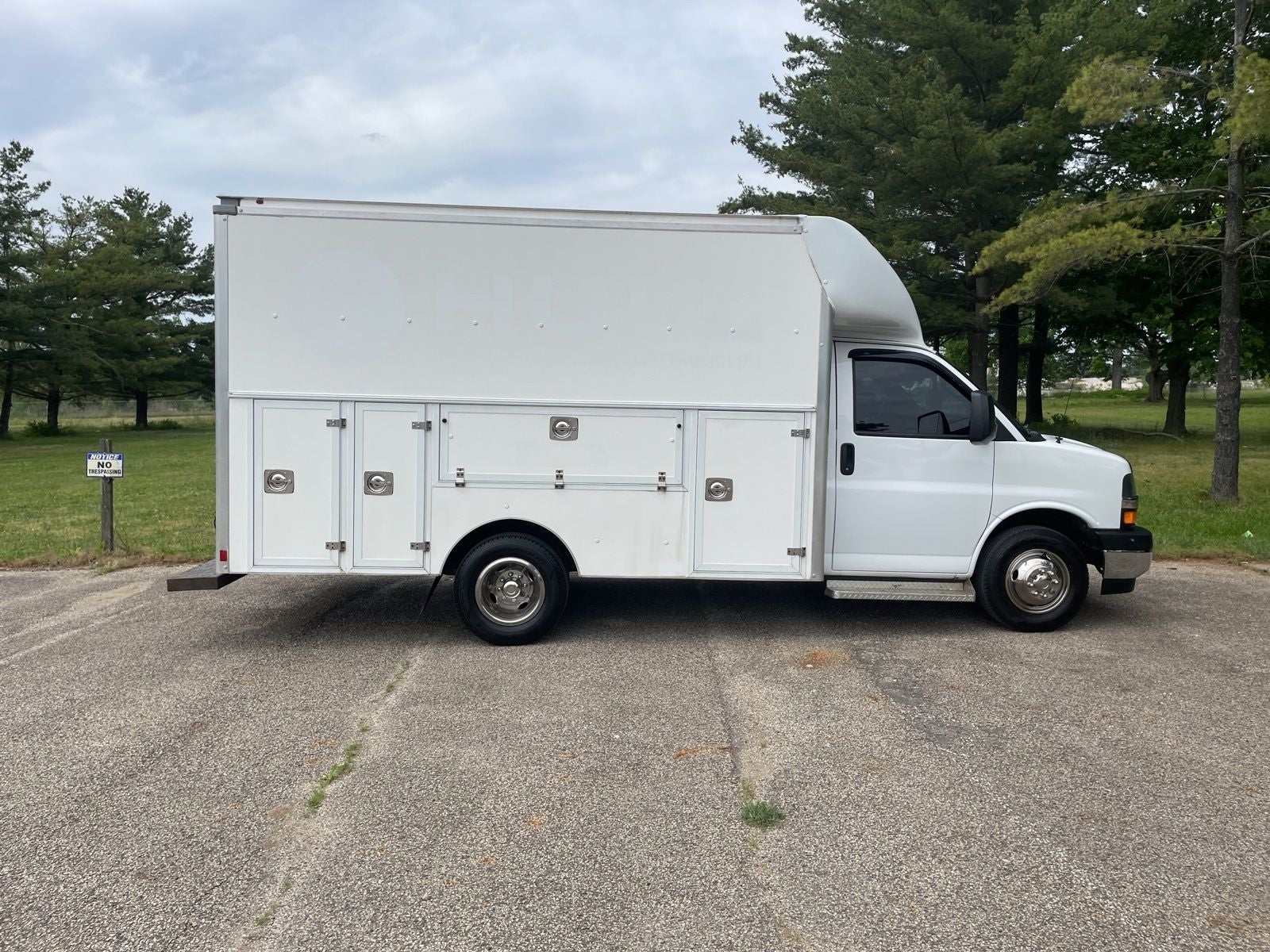 2019 Chevrolet Express 3500 Work Van Cutaway