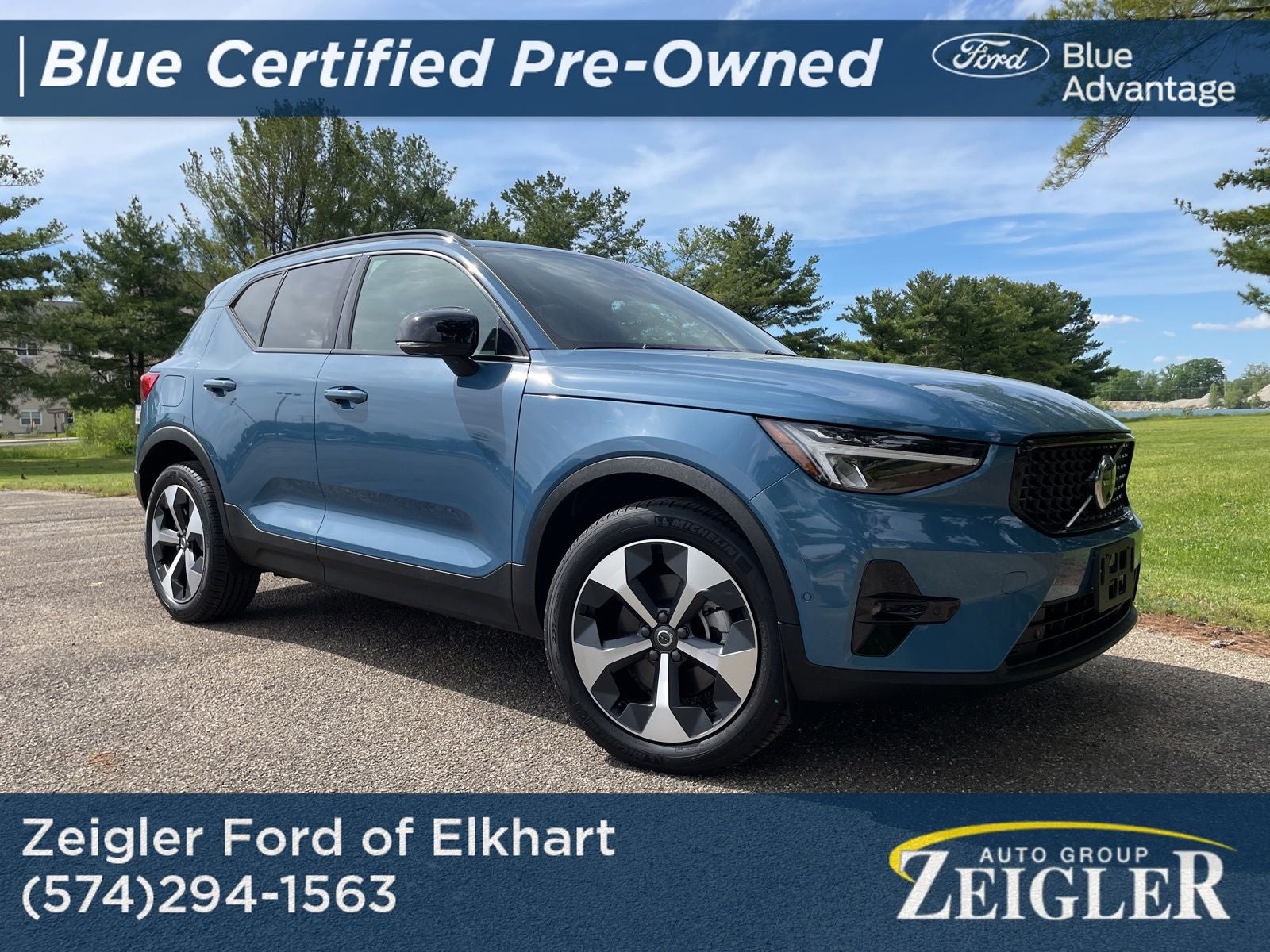 2025 Volvo XC40 B5 Plus Dark Theme