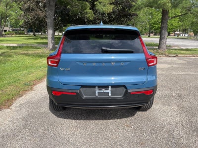 2025 Volvo XC40 B5 Plus Dark Theme